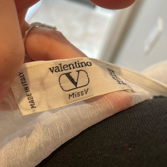 Valentino 90s vintage embroidered boho silk blouse - Picture 4 of 11